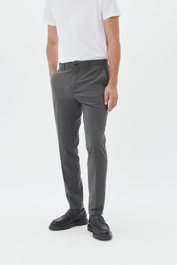 
                      
                        Pantalon Matinique de couleur Gris
                      
                    