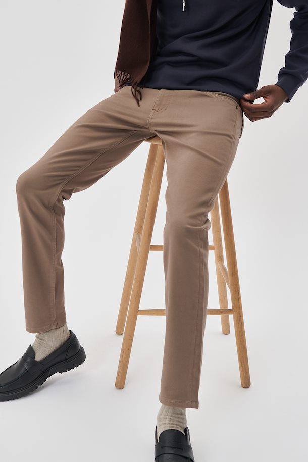 
                      
                        Pantalon Matinique de couleur Beige
                      
                    