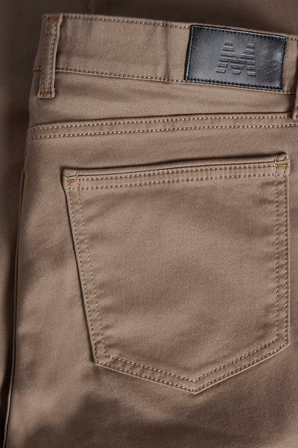 
                      
                        Pantalon Matinique de couleur Beige
                      
                    