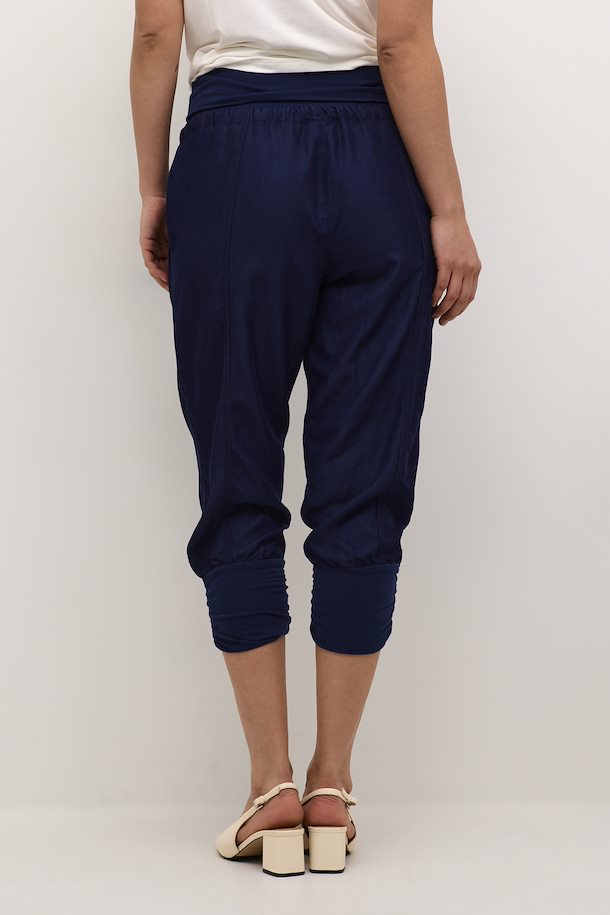 
                      
                        Line Cream pants in Navy color
                      
                    