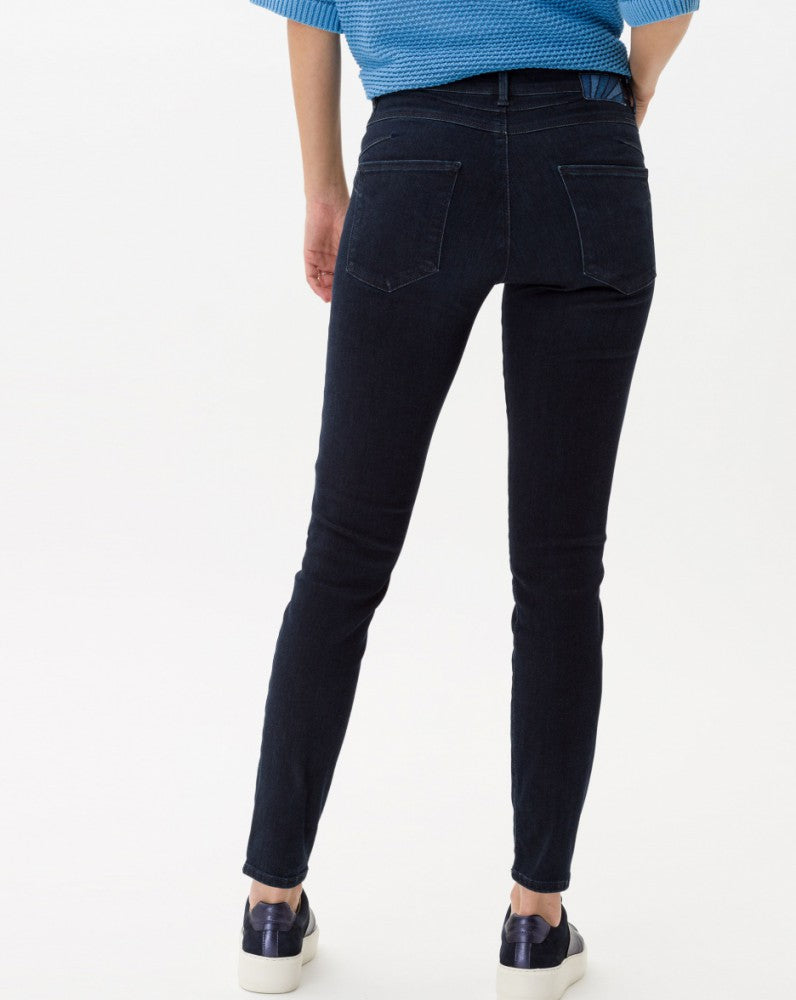 
                      
                        Pantalon BRAX de couleur Bleu Foncé
                      
                    