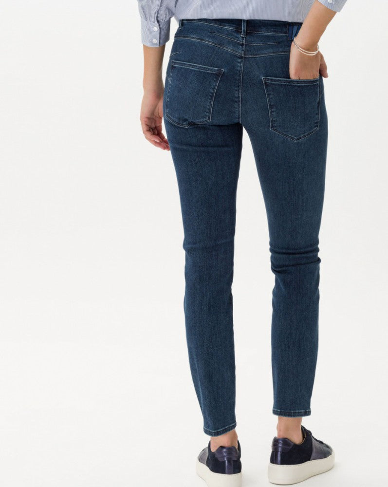 
                      
                        Pantalon BRAX de couleur Denim
                      
                    