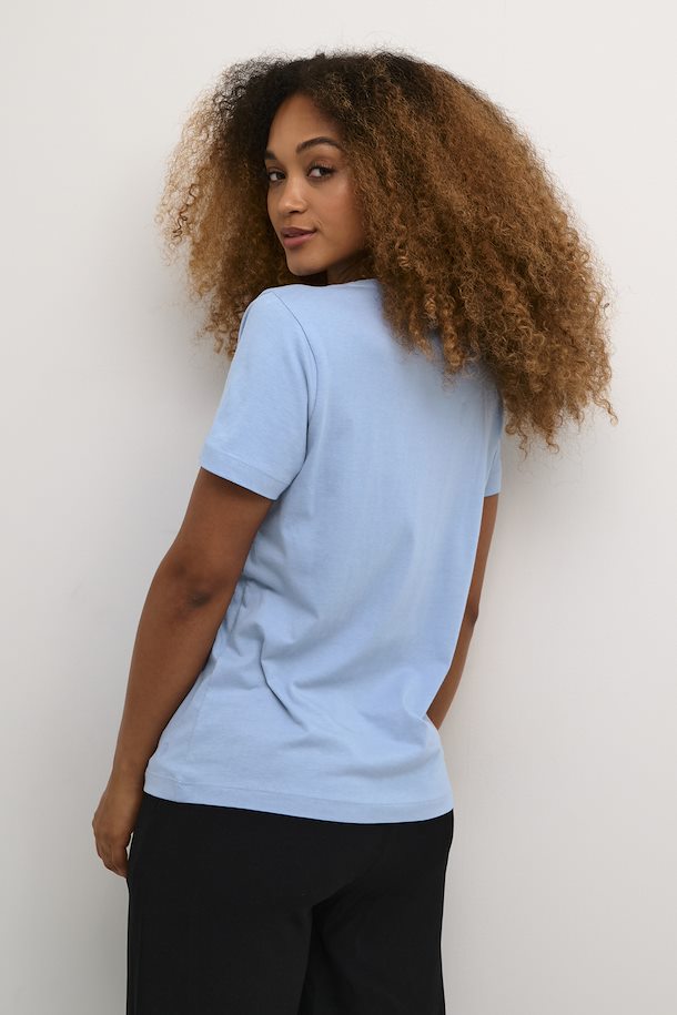 
                      
                        T-Shirt Cream de couleur Bleu
                      
                    