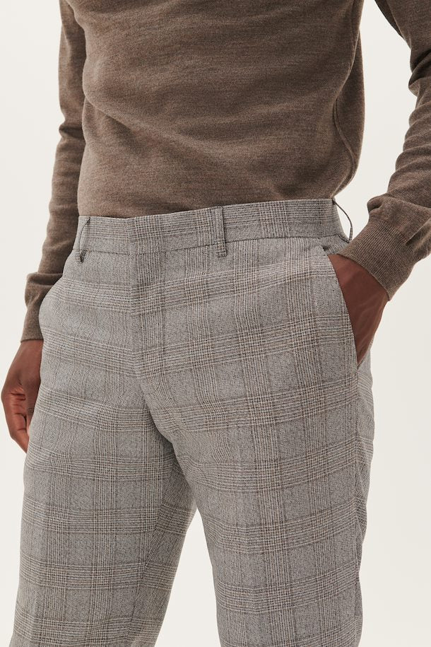 
                      
                        Pantalon Matinique de couleur Gris
                      
                    