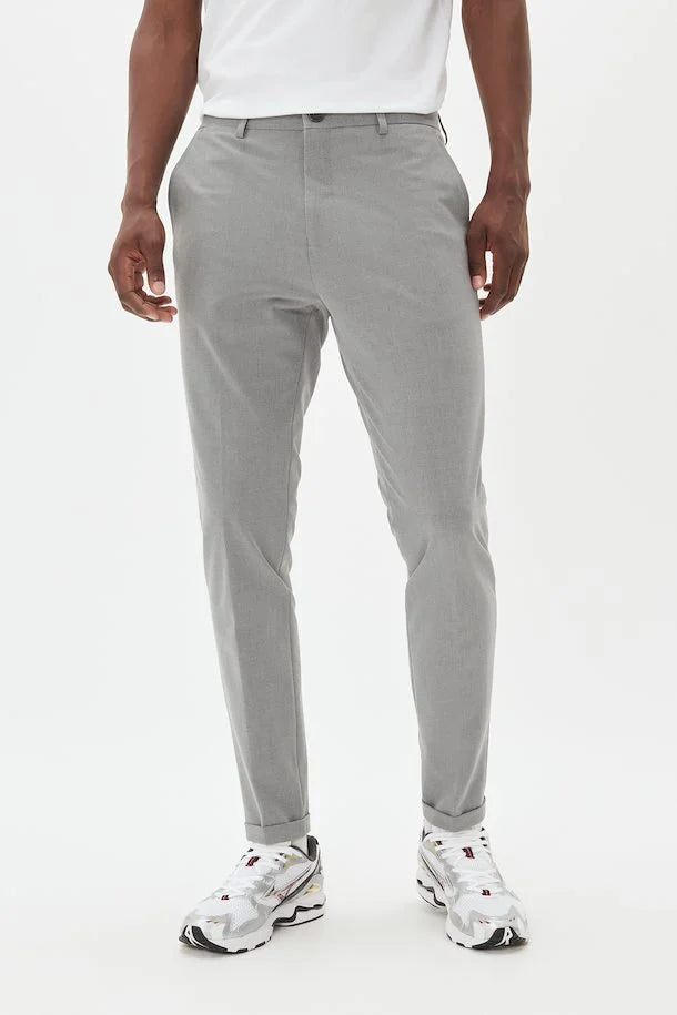 
                      
                        Pantalon Matinique de couleur Gris
                      
                    