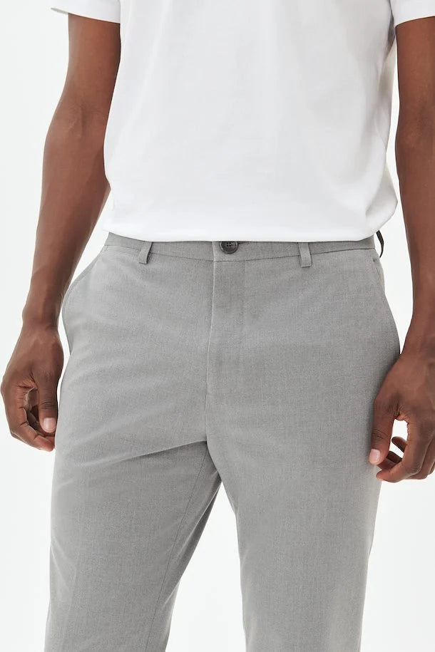 
                      
                        Pantalon Matinique de couleur Gris
                      
                    