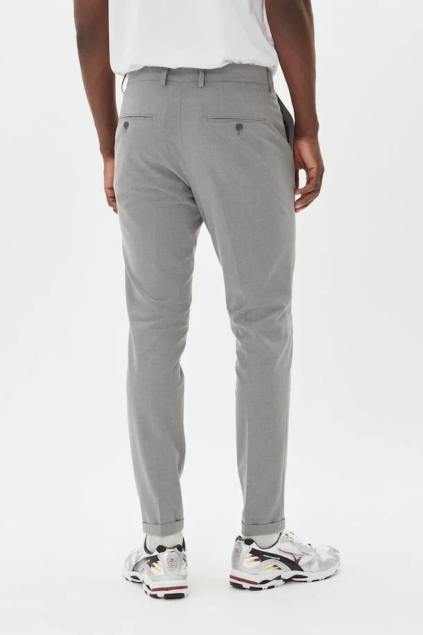 
                      
                        Pantalon Matinique de couleur Gris
                      
                    