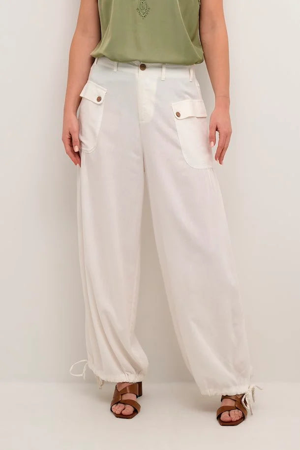 
                      
                        Venta Cream pants in Snow White color
                      
                    